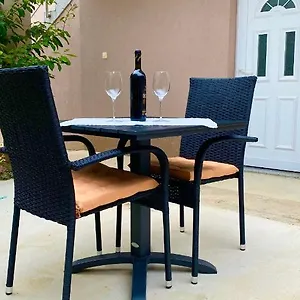 https://studio-ana-cozy-place-for-two.hotelinzadar.com